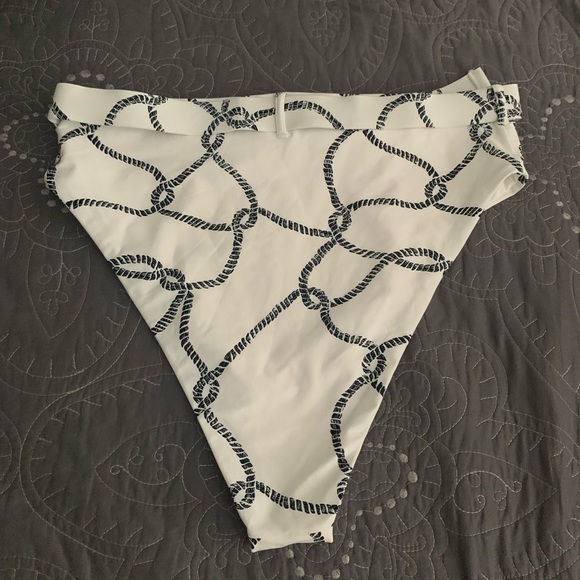 We  wore what bottom - Picture 7 of 10